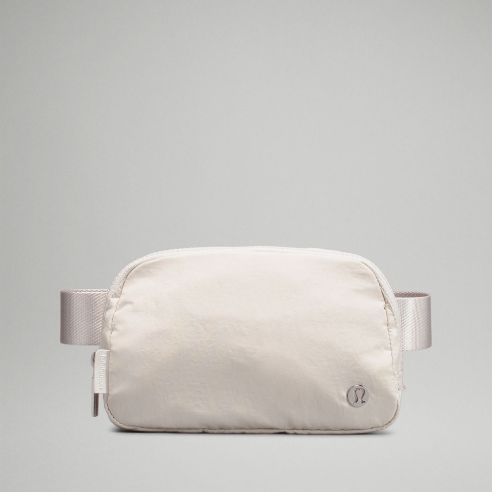 NWT LULULEMON EVERYWHERE BELT BAG- WHITE OPAL